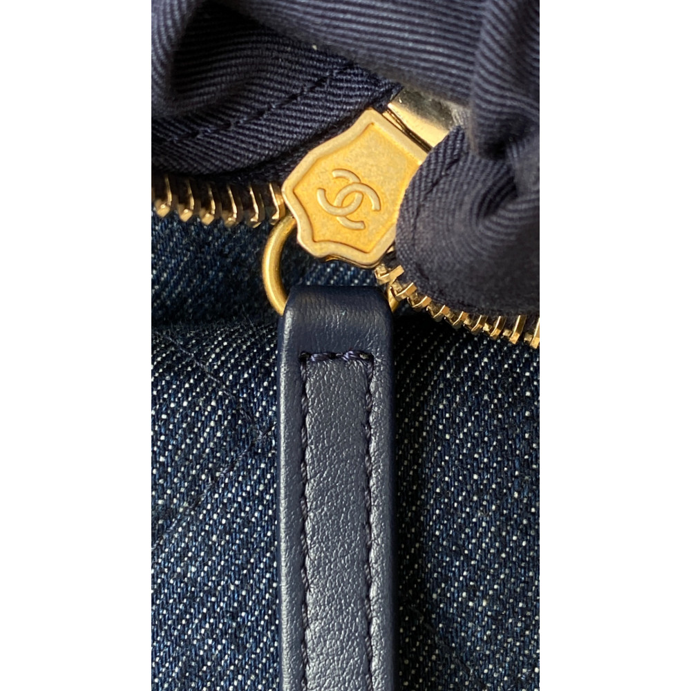 Chanel 25C Large HOBO Hippie Bag