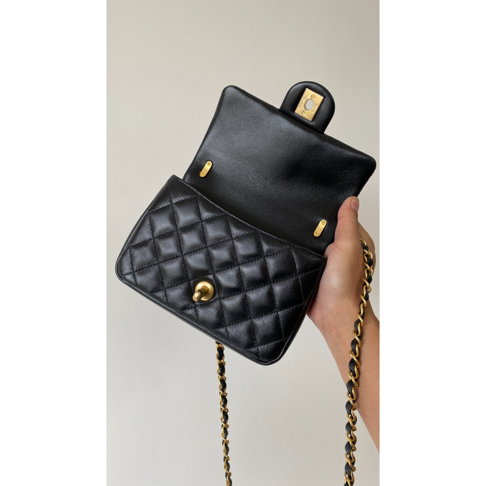 Chanel 24P NEW Pearl Chain Square Boy Bag