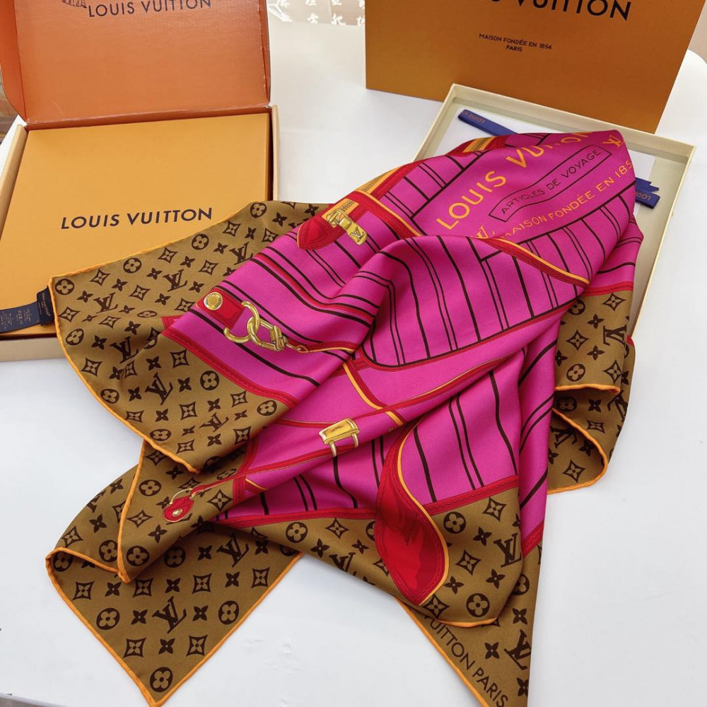 Louis Vuitton 100% Mulberry Silk 90cm Scarf!  