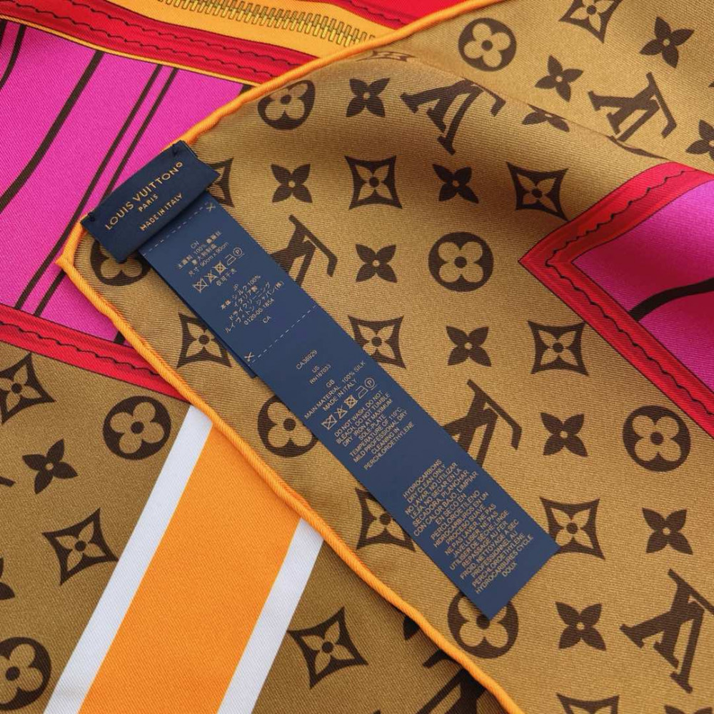 Louis Vuitton 100% Mulberry Silk 90cm Scarf!  