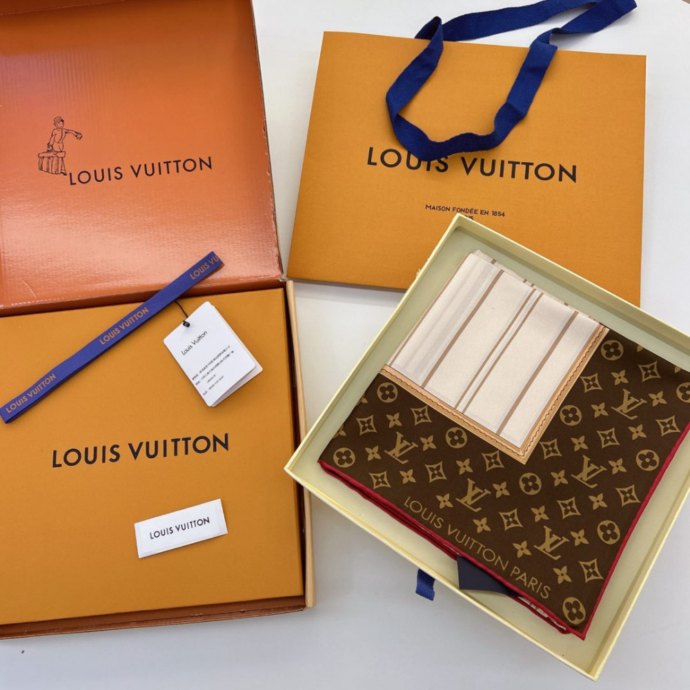 Louis Vuitton 100% Mulberry Silk 90cm Scarf!  