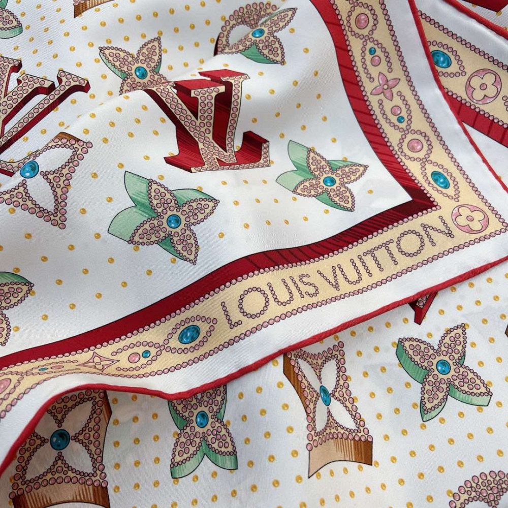 Louis Vuitton 100% Mulberry Silk 90cm Scarf!  