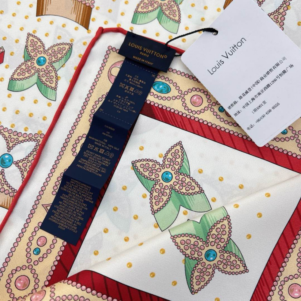 Louis Vuitton 100% Mulberry Silk 90cm Scarf!  