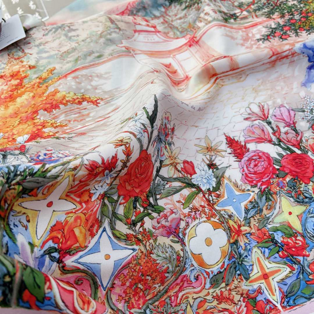 Louis Vuitton 100% Mulberry Silk 90cm Scarf!  