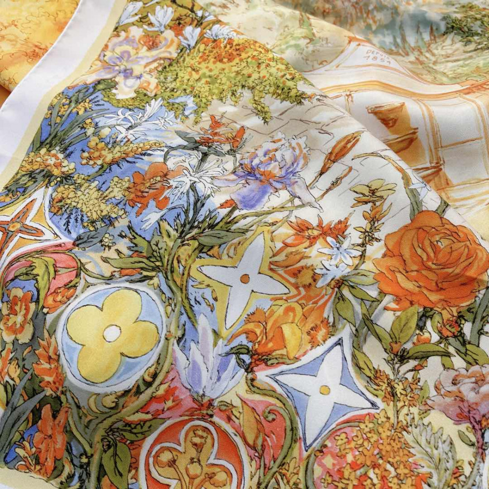 Louis Vuitton 100% Mulberry Silk 90cm Scarf!  