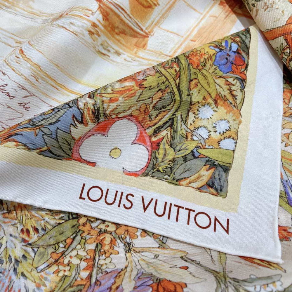 Louis Vuitton 100% Mulberry Silk 90cm Scarf!  