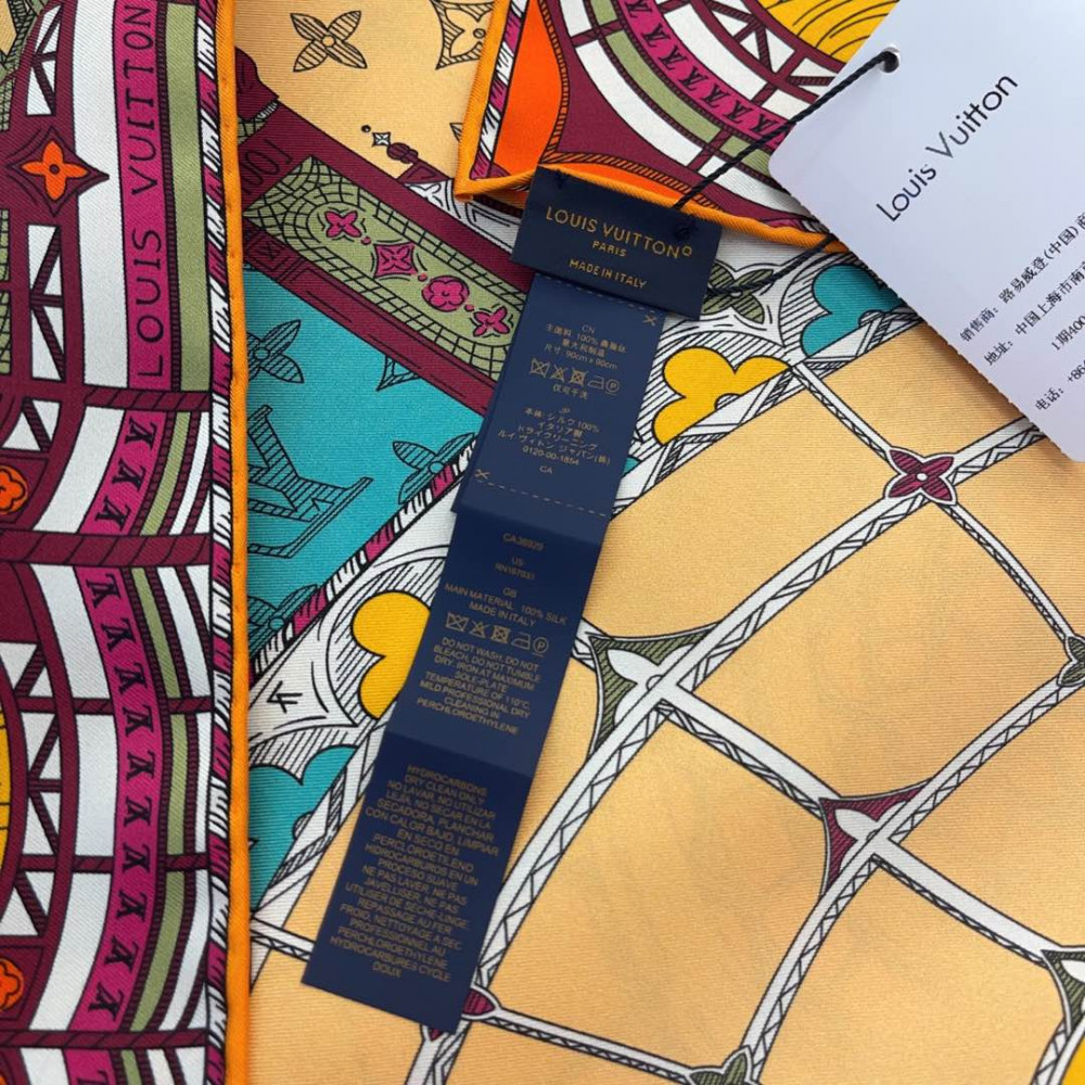 Louis Vuitton 100% Mulberry Silk 90cm Scarf!  