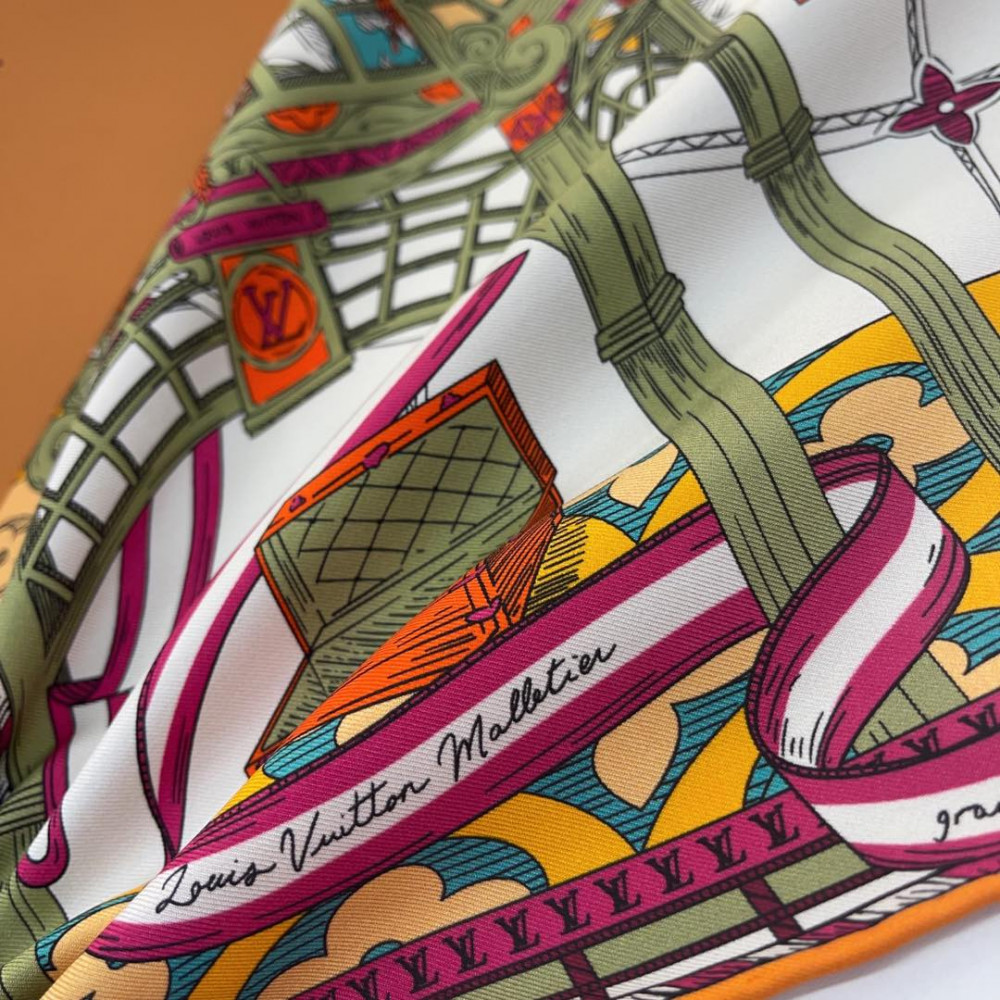 Louis Vuitton 100% Mulberry Silk 90cm Scarf!  