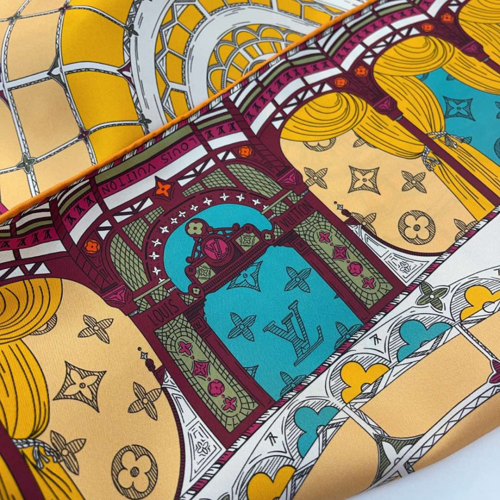 Louis Vuitton 100% Mulberry Silk 90cm Scarf!  