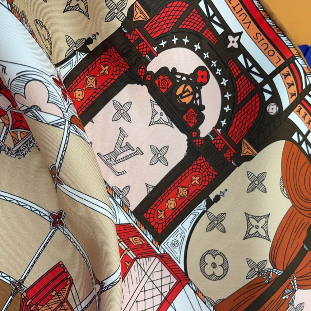 Louis Vuitton 100% Mulberry Silk 90cm Scarf!  