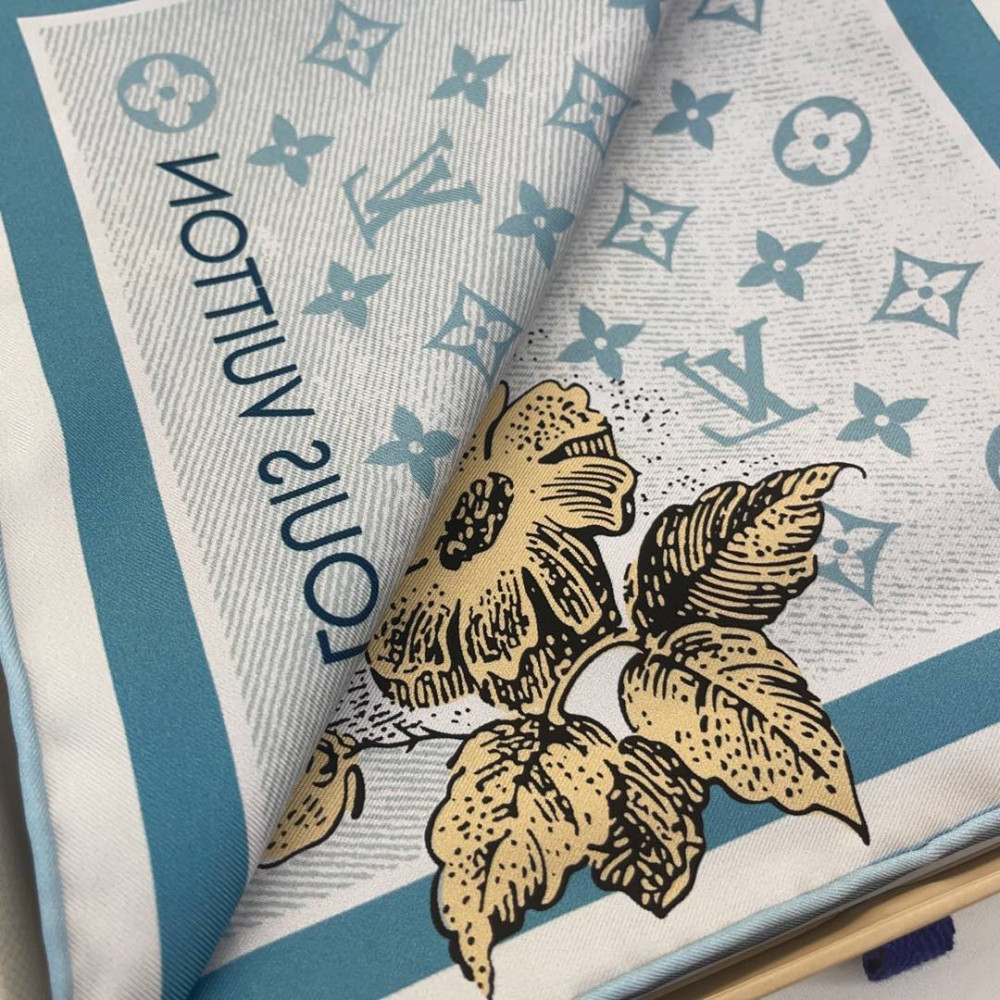 Louis Vuitton 100% Mulberry Silk 90cm Scarf!  
