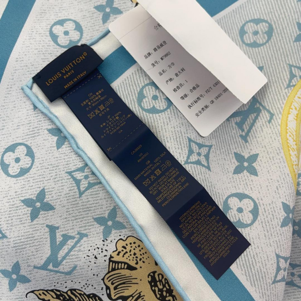 Louis Vuitton 100% Mulberry Silk 90cm Scarf!  