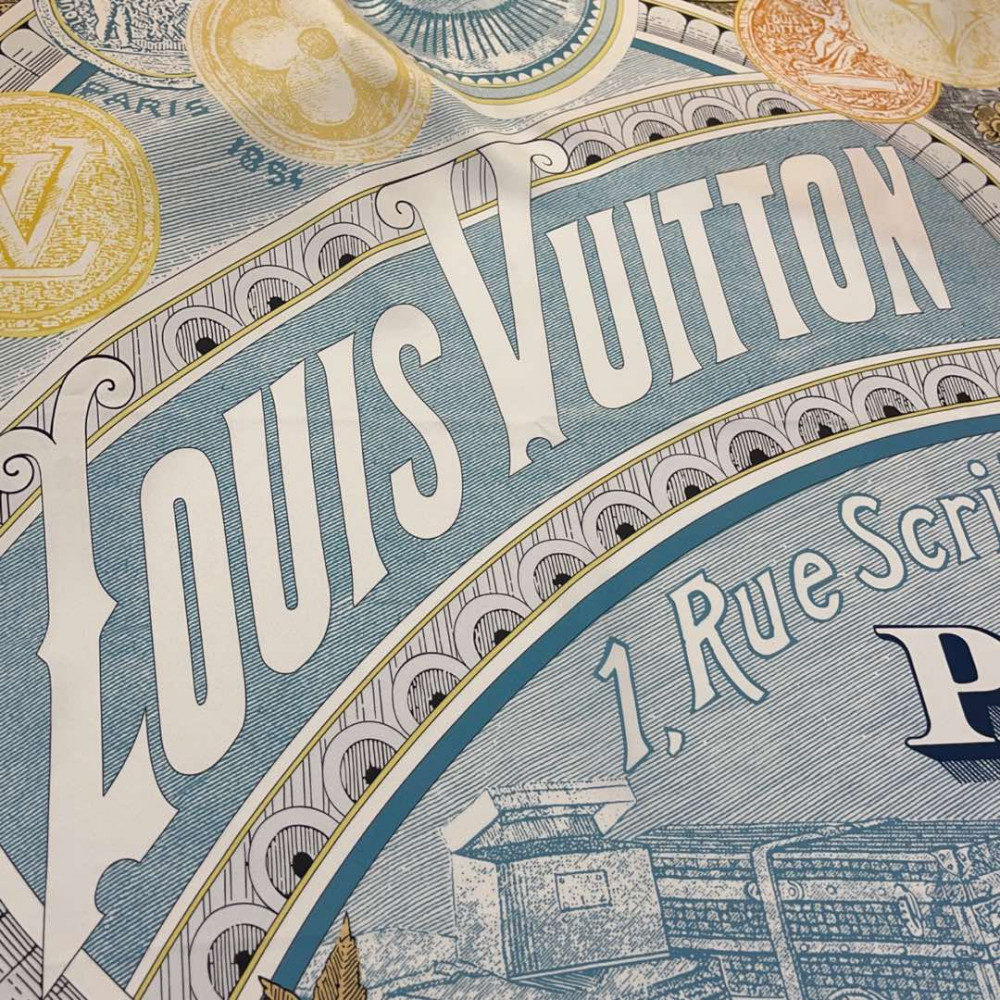 Louis Vuitton 100% Mulberry Silk 90cm Scarf!  