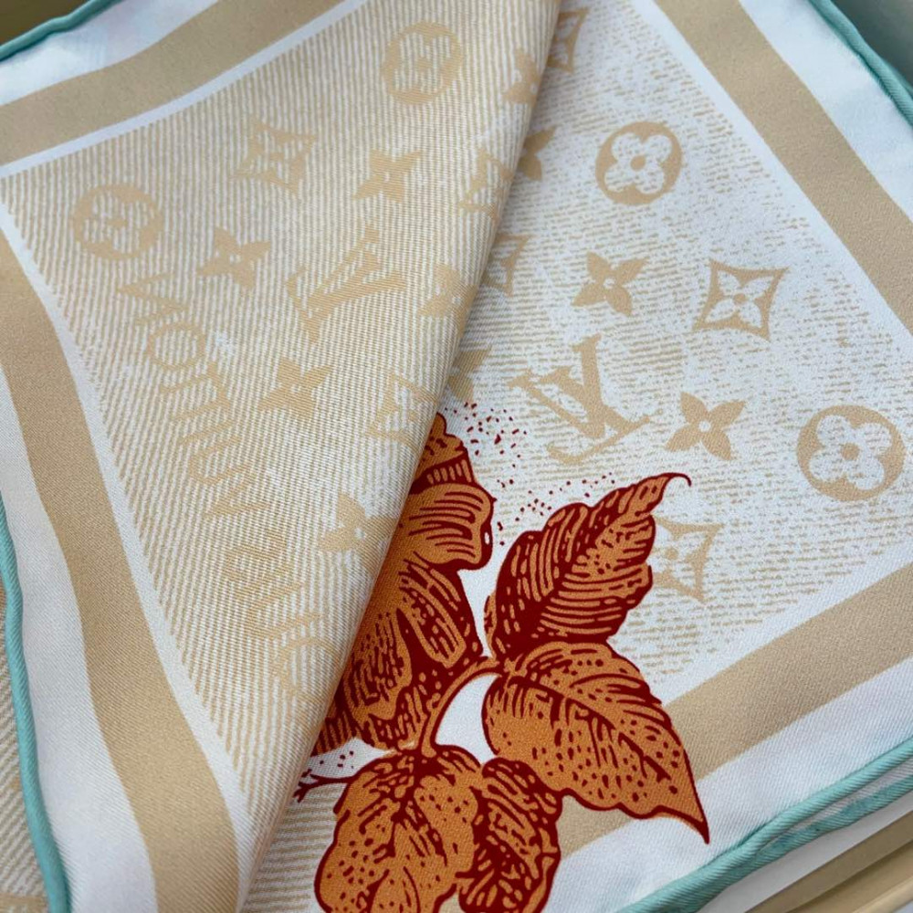 Louis Vuitton 100% Mulberry Silk 90cm Scarf!  