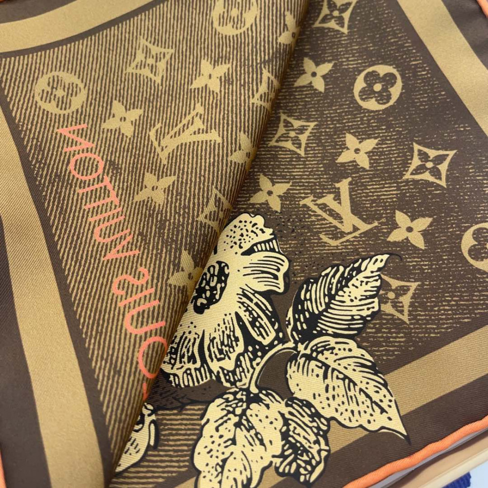 Louis Vuitton 100% Mulberry Silk 90cm Scarf!  