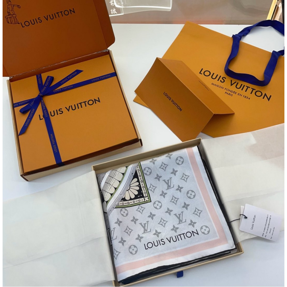 Louis Vuitton 100% Mulberry Silk 90cm Scarf!  