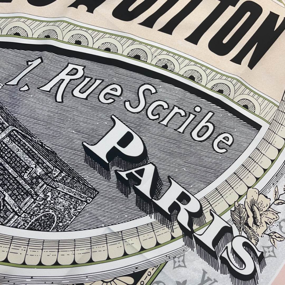 Louis Vuitton 100% Mulberry Silk 90cm Scarf!  