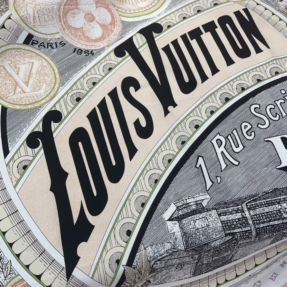 Louis Vuitton 100% Mulberry Silk 90cm Scarf!  