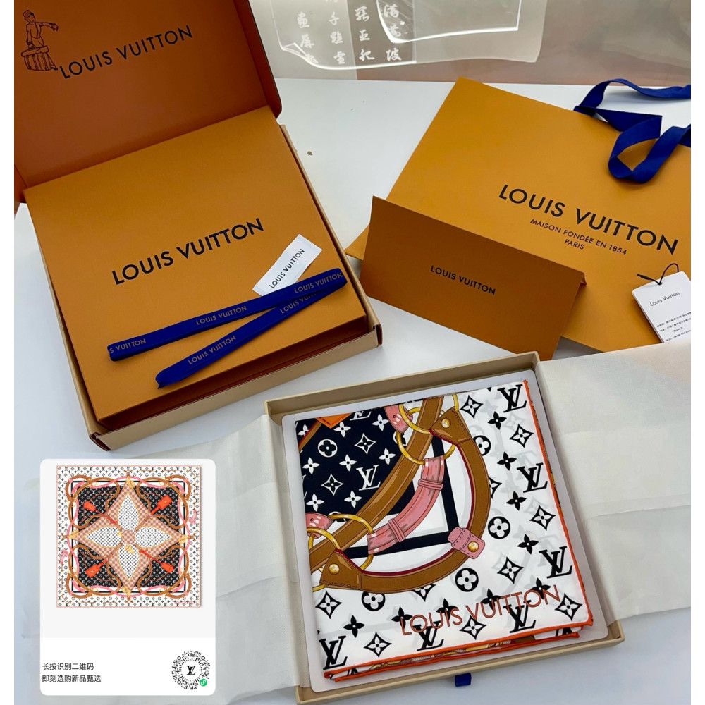 Louis Vuitton 100% Mulberry Silk 90cm Scarf!  