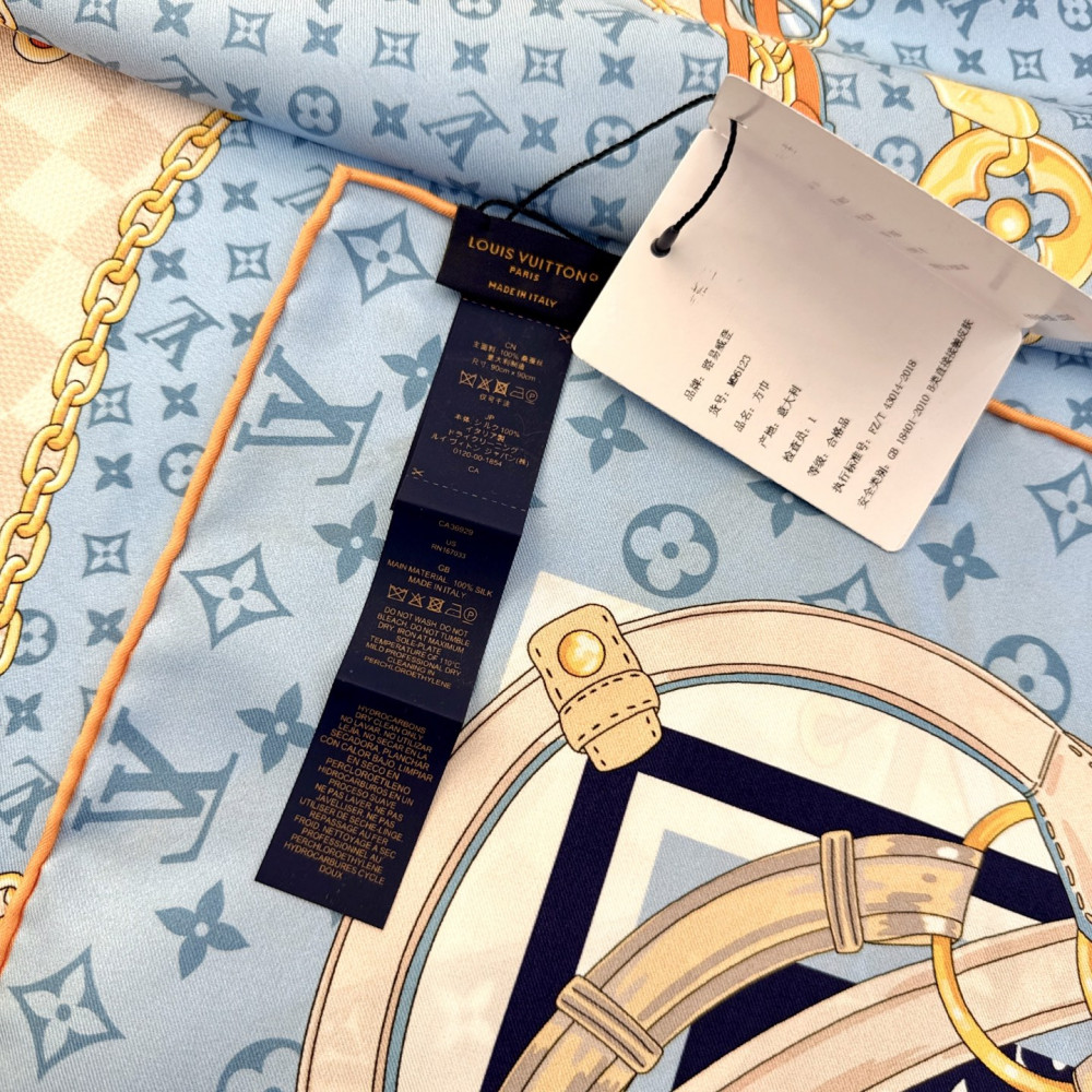 Louis Vuitton 100% Mulberry Silk 90cm Scarf!  