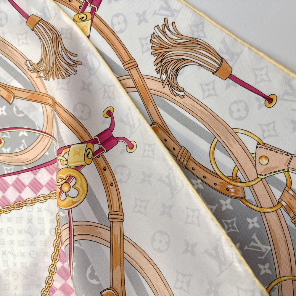 Louis Vuitton 100% Mulberry Silk 90cm Scarf!  