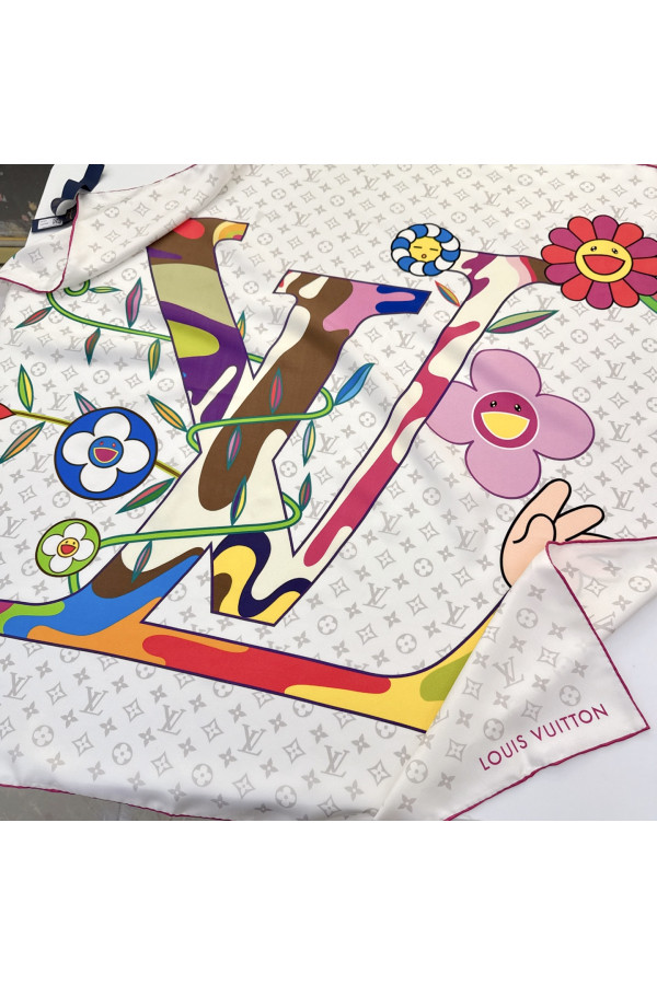 Louis Vuitton 100% Mulberry Silk 90cm Scarf!  