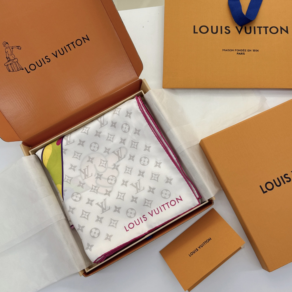 Louis Vuitton 100% Mulberry Silk 90cm Scarf!  