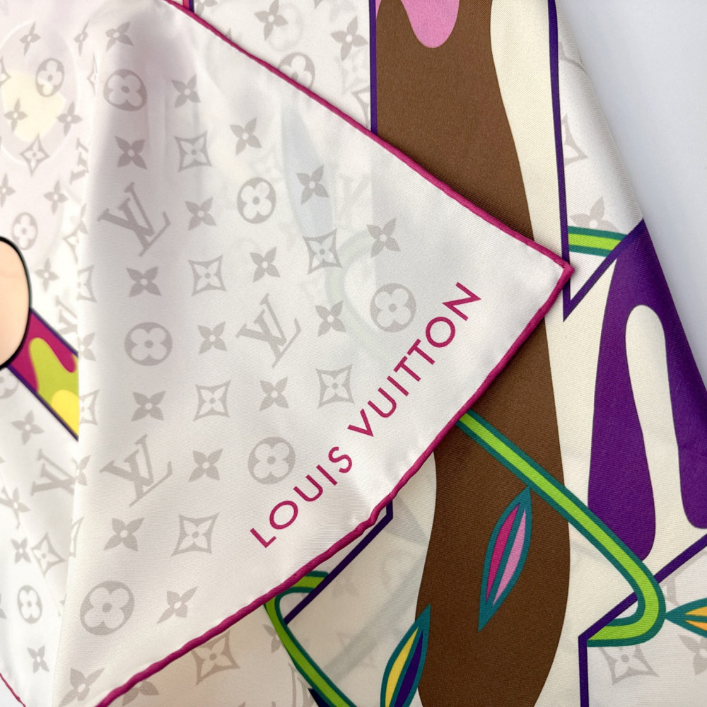 Louis Vuitton 100% Mulberry Silk 90cm Scarf!  