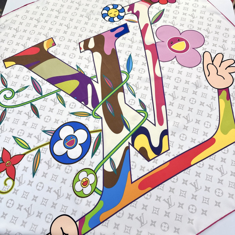 Louis Vuitton 100% Mulberry Silk 90cm Scarf!  