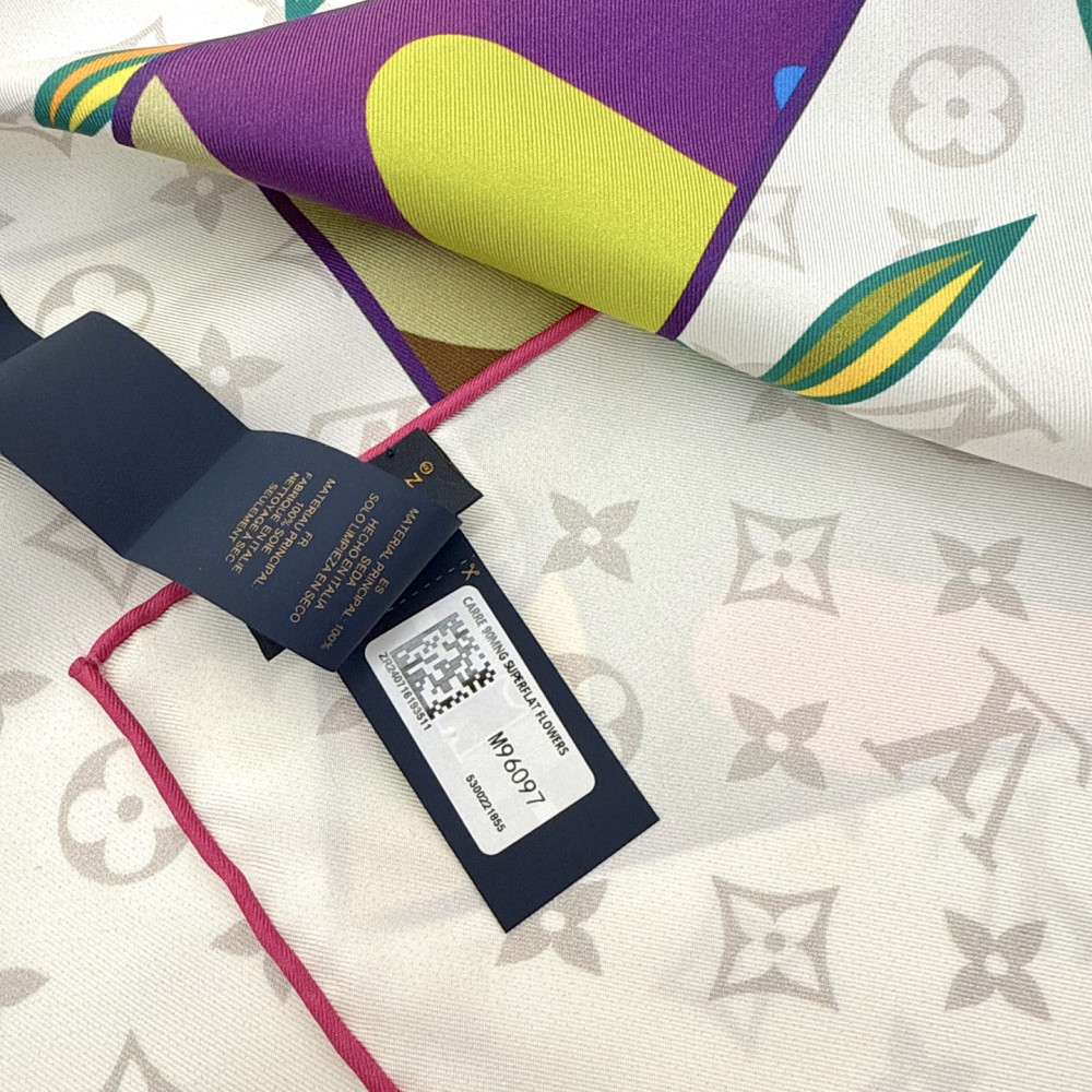 Louis Vuitton 100% Mulberry Silk 90cm Scarf!  