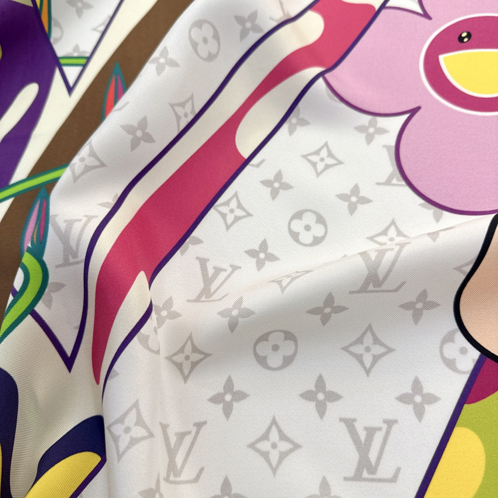 Louis Vuitton 100% Mulberry Silk 90cm Scarf!  
