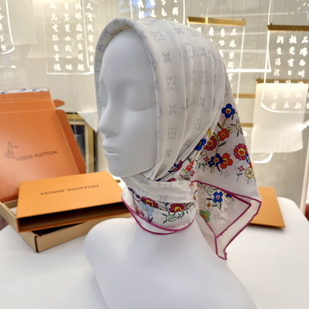 Louis Vuitton 100% Mulberry Silk 90cm Scarf!  