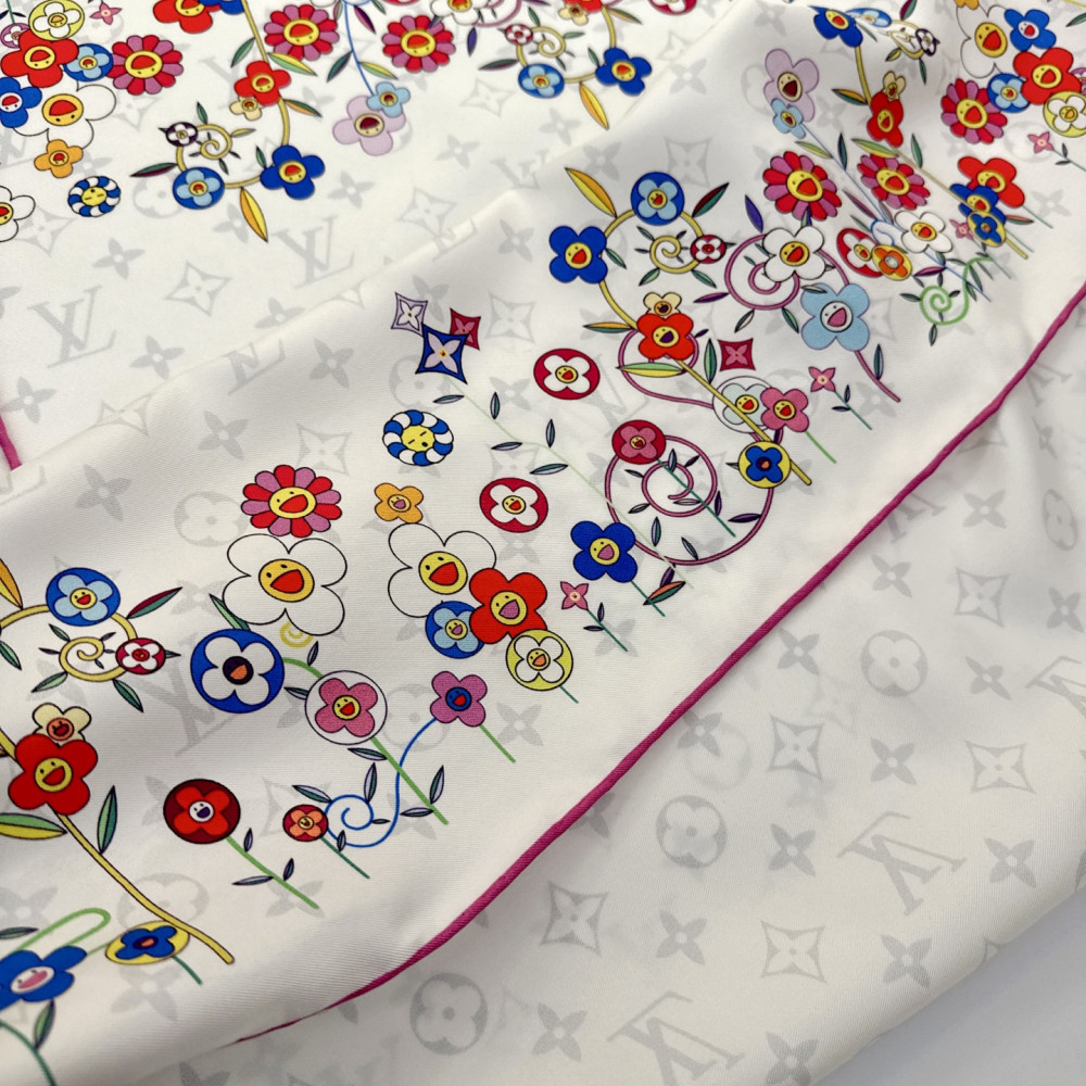 Louis Vuitton 100% Mulberry Silk 90cm Scarf!  
