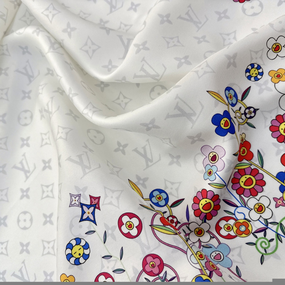 Louis Vuitton 100% Mulberry Silk 90cm Scarf!  