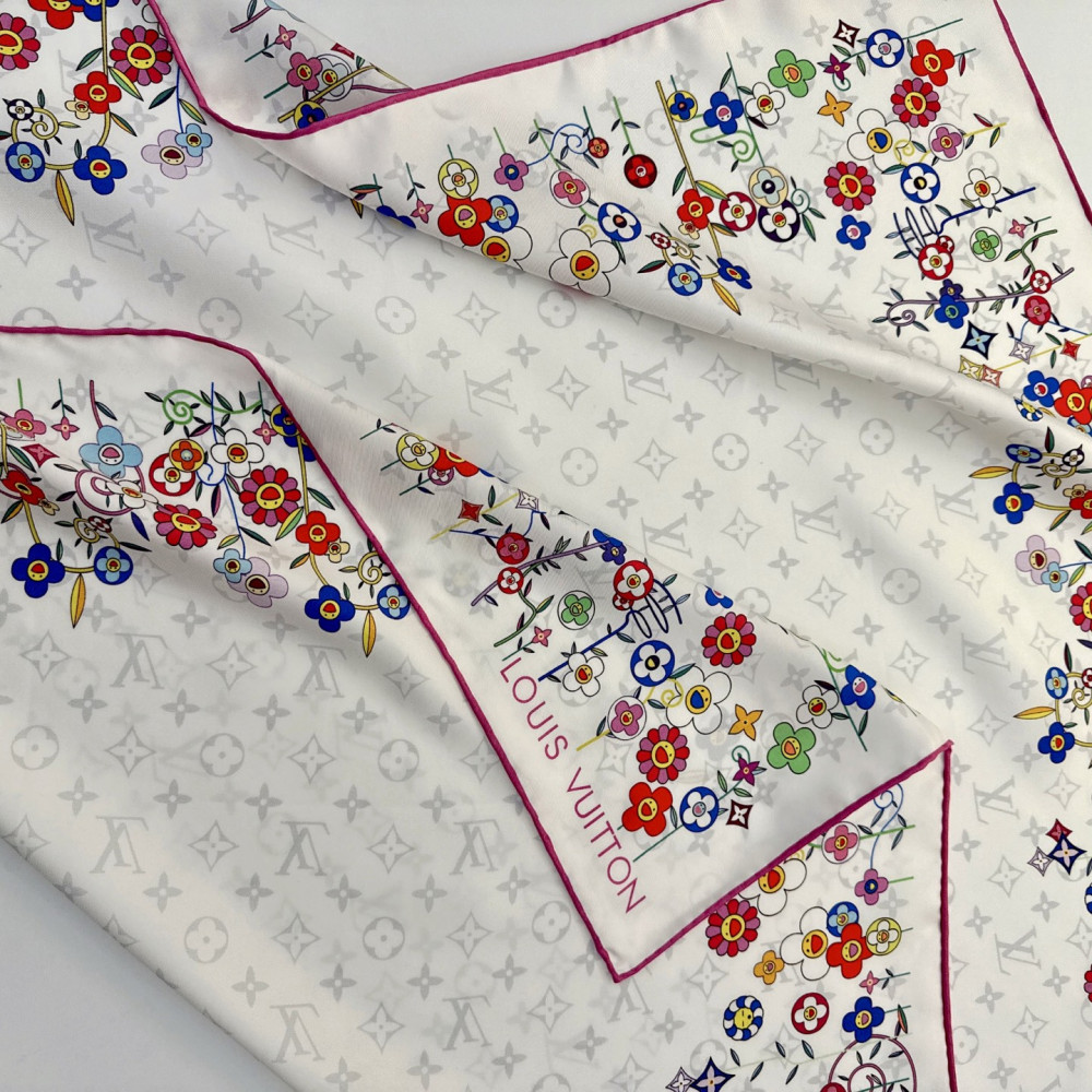 Louis Vuitton 100% Mulberry Silk 90cm Scarf!  