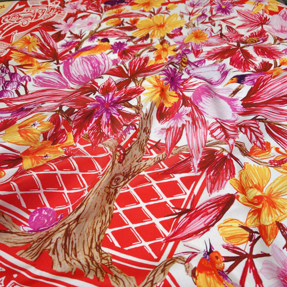 Louis Vuitton 100% Mulberry Silk 90cm Scarf!  