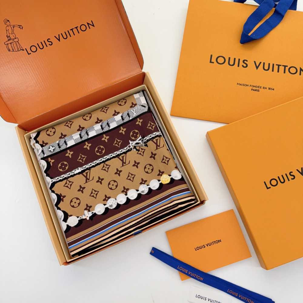 Louis Vuitton 100% Mulberry Silk 90cm Scarf!  