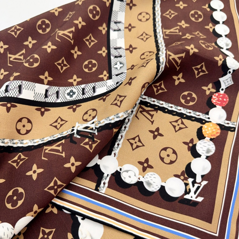 Louis Vuitton 100% Mulberry Silk 90cm Scarf!  