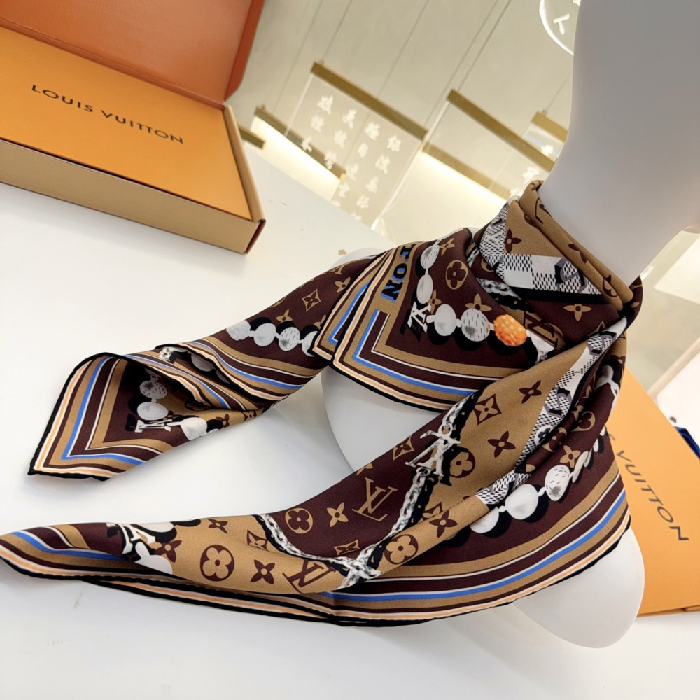 Louis Vuitton 100% Mulberry Silk 90cm Scarf!  