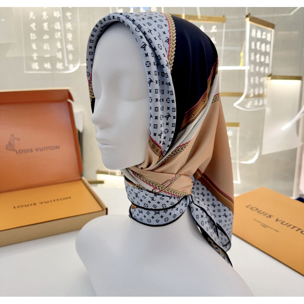Louis Vuitton 100% Mulberry Silk 90cm Scarf!  