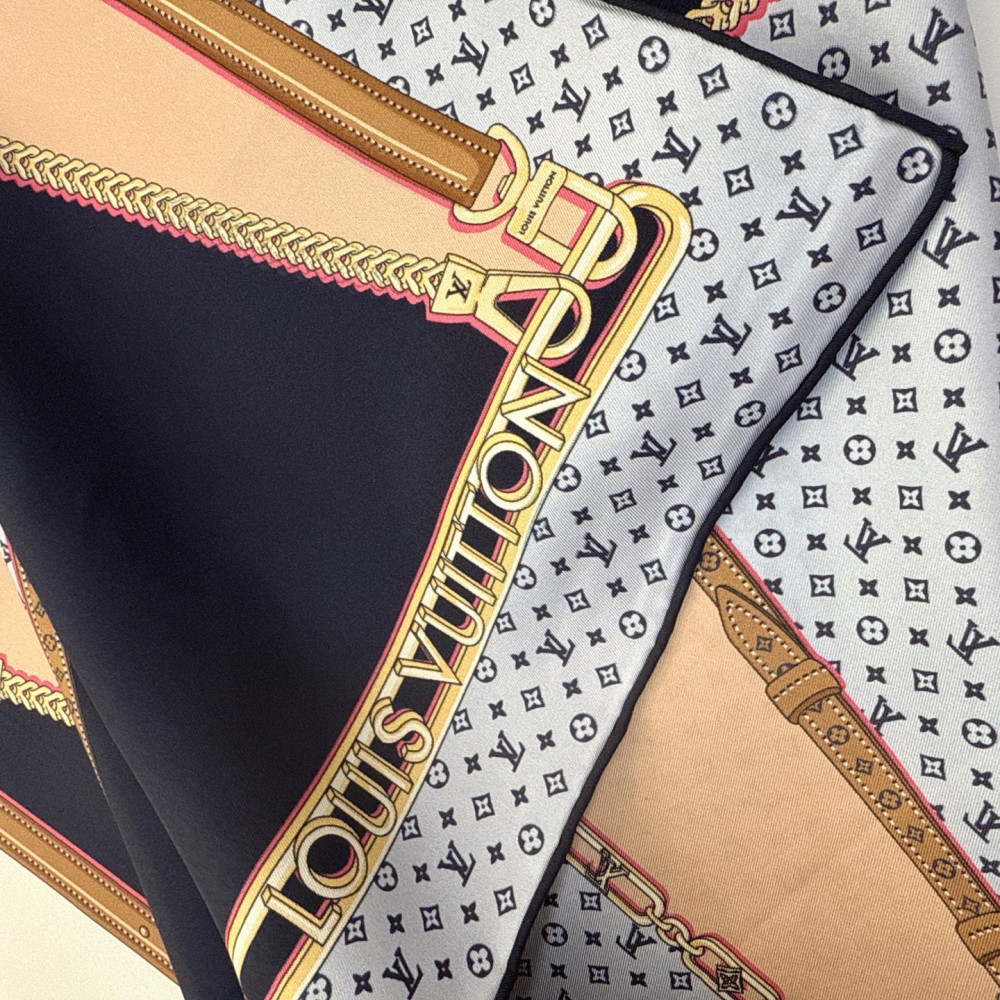 Louis Vuitton 100% Mulberry Silk 90cm Scarf!  