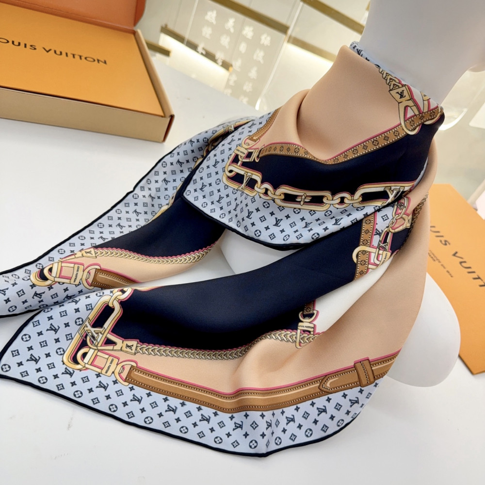 Louis Vuitton 100% Mulberry Silk 90cm Scarf!  