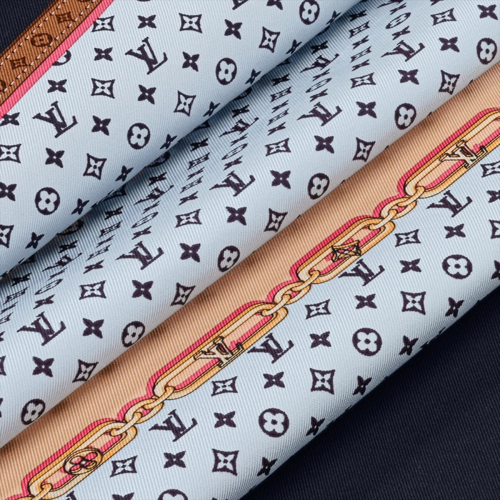 Louis Vuitton 100% Mulberry Silk 90cm Scarf!  