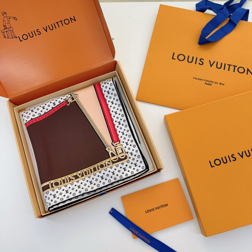 Louis Vuitton 100% Mulberry Silk 90cm Scarf!  