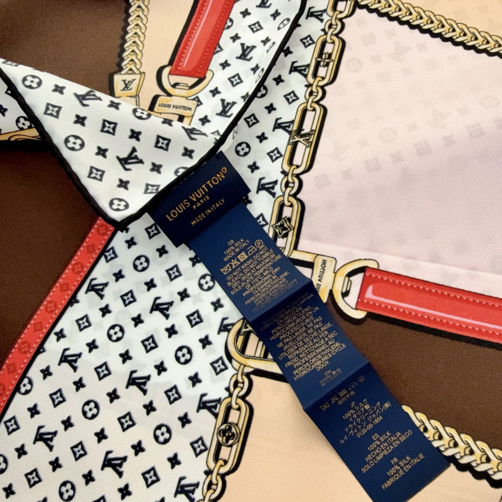 Louis Vuitton 100% Mulberry Silk 90cm Scarf!  