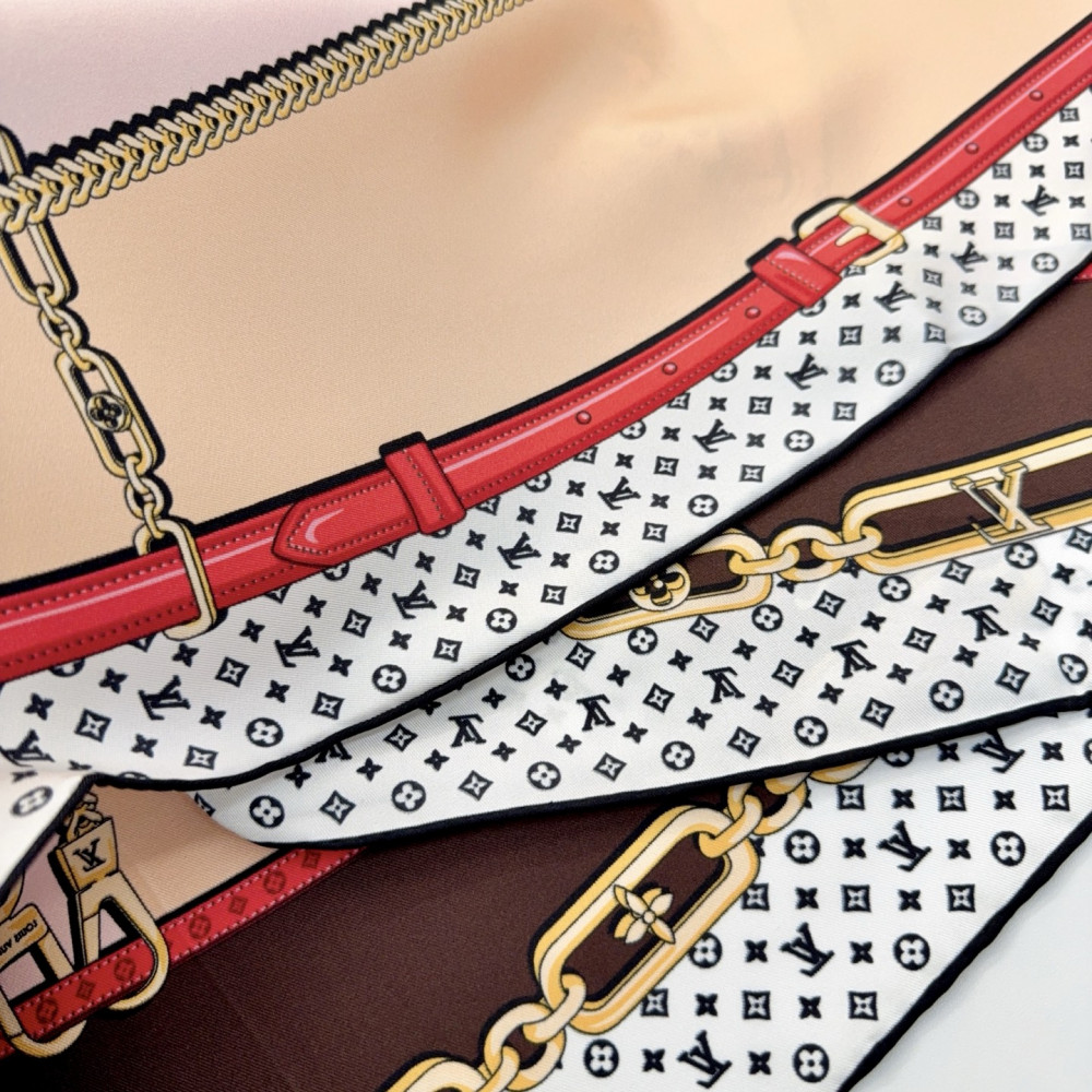 Louis Vuitton 100% Mulberry Silk 90cm Scarf!  
