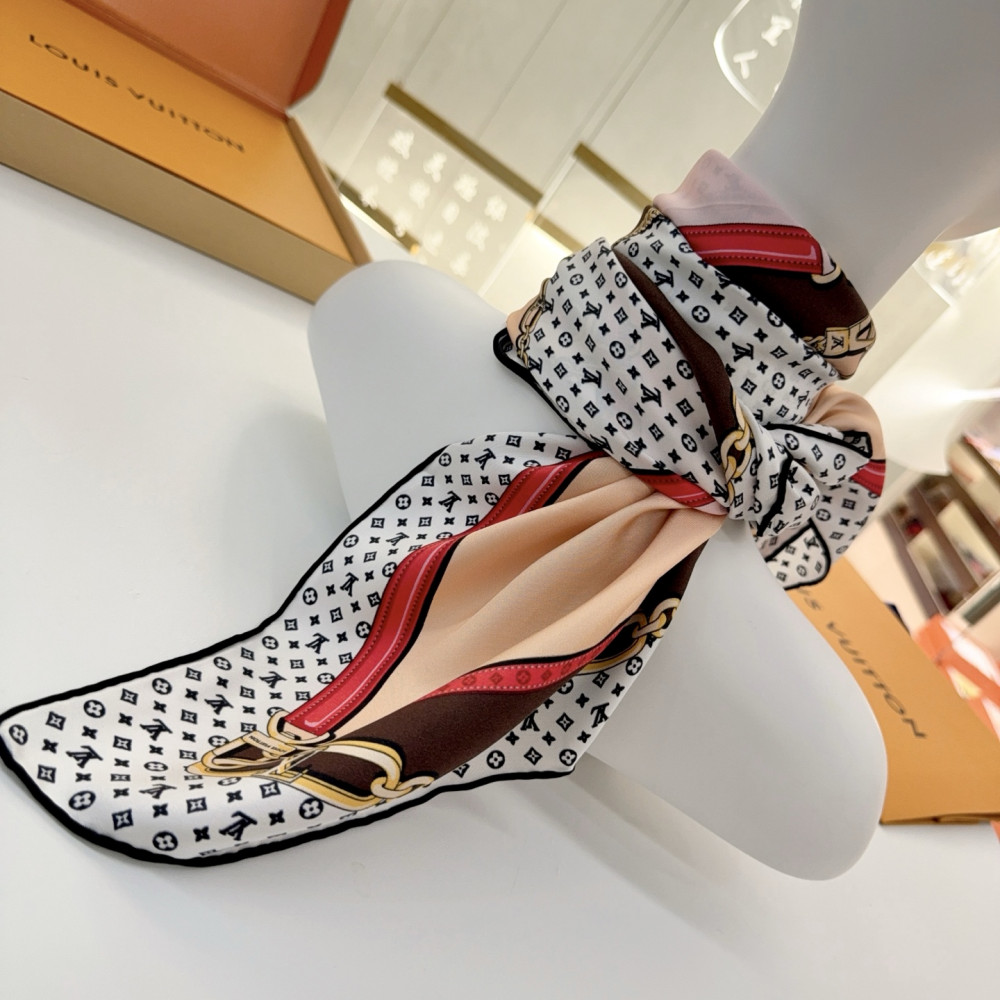 Louis Vuitton 100% Mulberry Silk 90cm Scarf!  