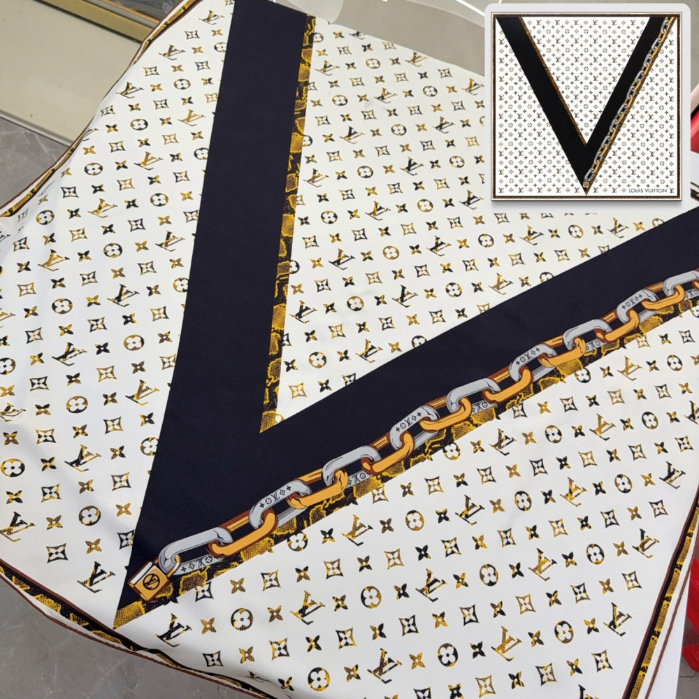 Louis Vuitton 100% Mulberry Silk 90cm Scarf!  