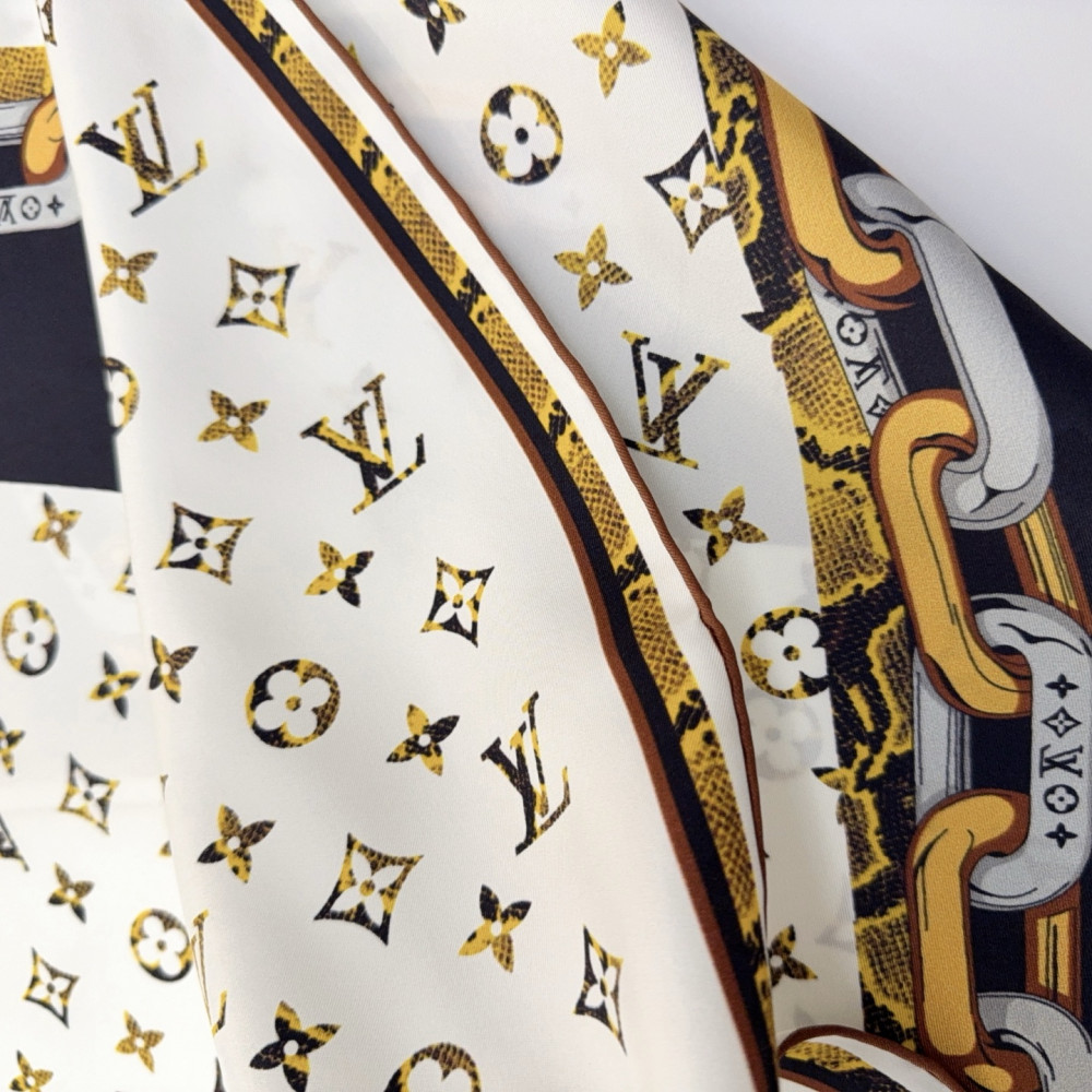 Louis Vuitton 100% Mulberry Silk 90cm Scarf!  