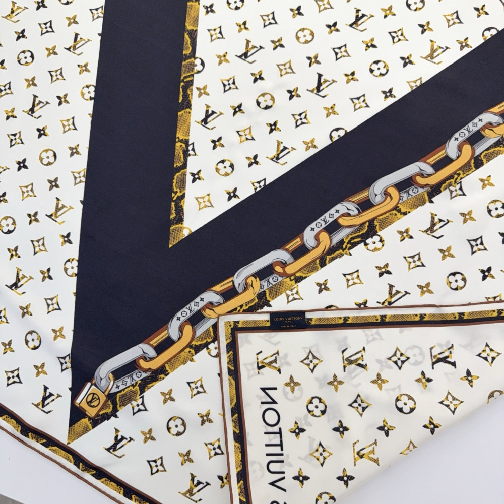 Louis Vuitton 100% Mulberry Silk 90cm Scarf!  